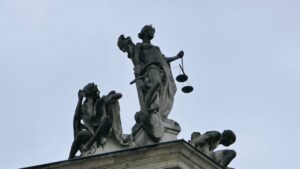 相続の空き家売却には司法書士が必要か？